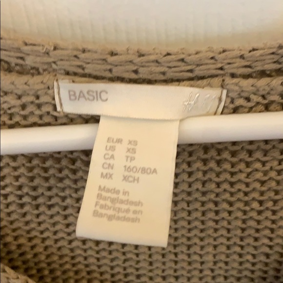 H&M beige / tan v neck knit sweater size XS - Picture 2 of 2